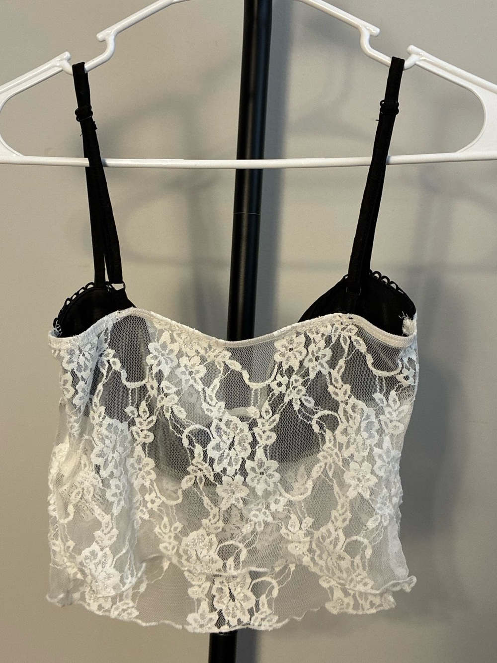 SHEIN White Lace Cropped Bralette Cami Black‎ Straps XS Cowl Neck Floral Trim - Picture 4 of 4